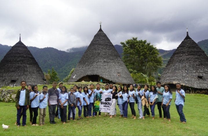 Sejumlah Pelajar SMKN 2 Welak Study Tour ke Desa Wisata Wae Rebo