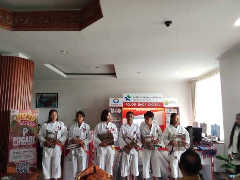 Atle Federasi Kempo Indonesia NTT terima sertifikat penghargaan dari bupati manggarai