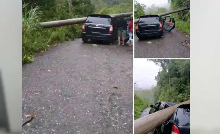 Mobil Tertimpa tiang listrik (Foto: Kolase Potongan Video yang viral di Sosmed)