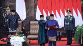 Presiden Indonesia ke 8, Prabowo Subianto saat membacakan sumpah pada pelantikan dirinya sebagai Presiden Republik Indonesia. Minggu, [20/10]