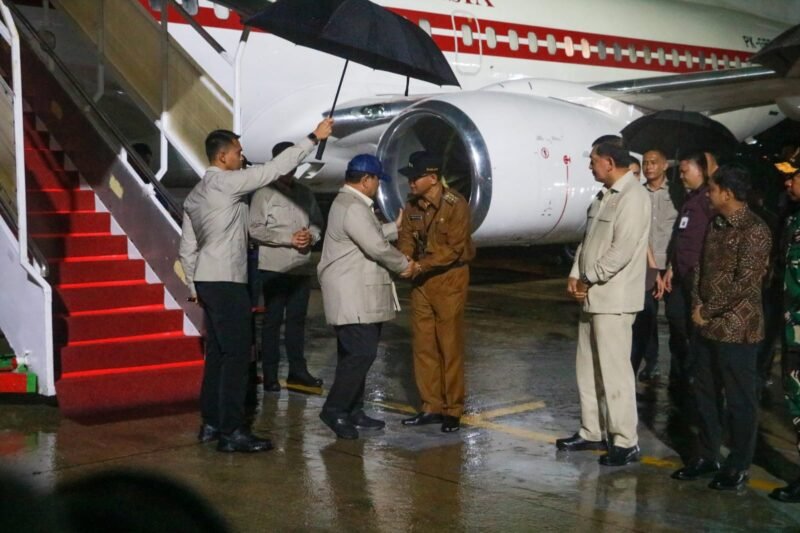 Presiden Prabowo Subianto tiba di Bandara El Tari Kupang NTT 