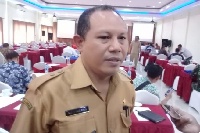 Kepala Dinas Kearsipan dan Perpustakaan Daerah [DAPD] kabupaten Manggarai Barat, Gusti Rinus. Sumber foto: FokusNTT 