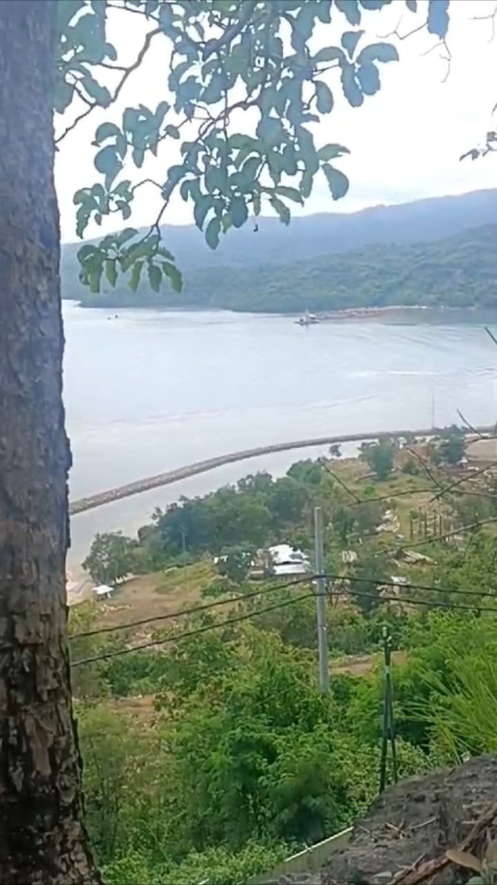 Hotel Mawatu Labuan Bajo telah memagari laut 