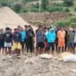 Sejumlah penambang pasir ilegal saat diamankan oleh Lanal Labuan Bajo 