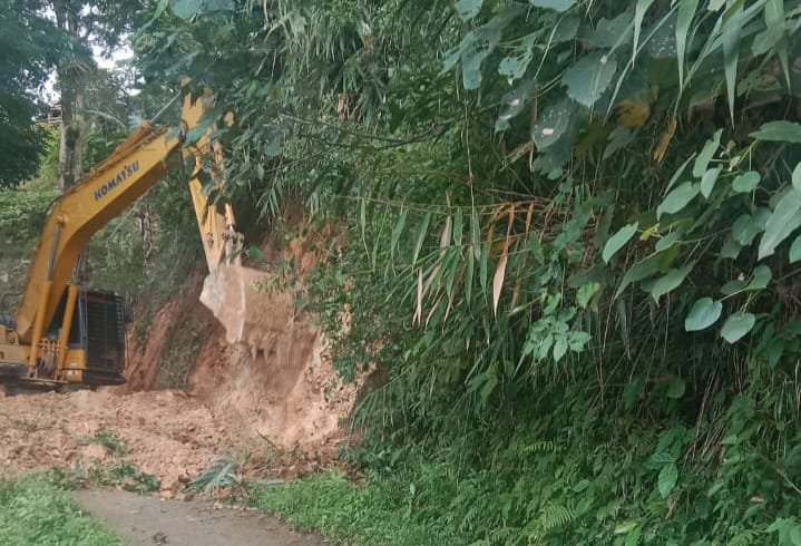 Excavator milik PUPR Manggarai. foto : ist