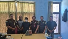 Kejaksaan Negeri Manggarai Barat saat mengamankan uang 370 juta dari Afrizal alias Unyil pada selasa, 29 April 2025 di Kejaksaan Negeri Banggarai Barat